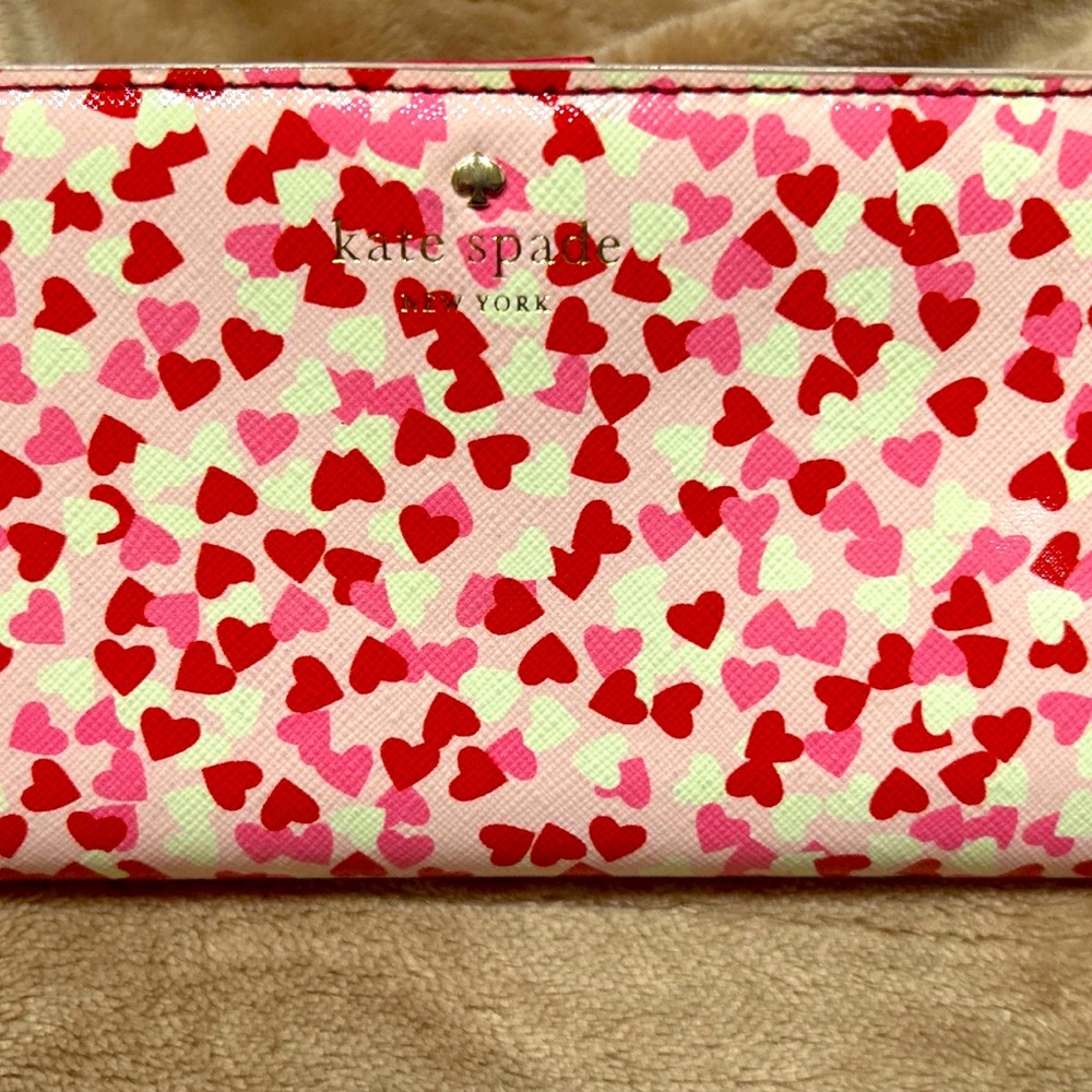 Kate Spade Wallet, adorable & perfect for women & girls teens that love hearts.
